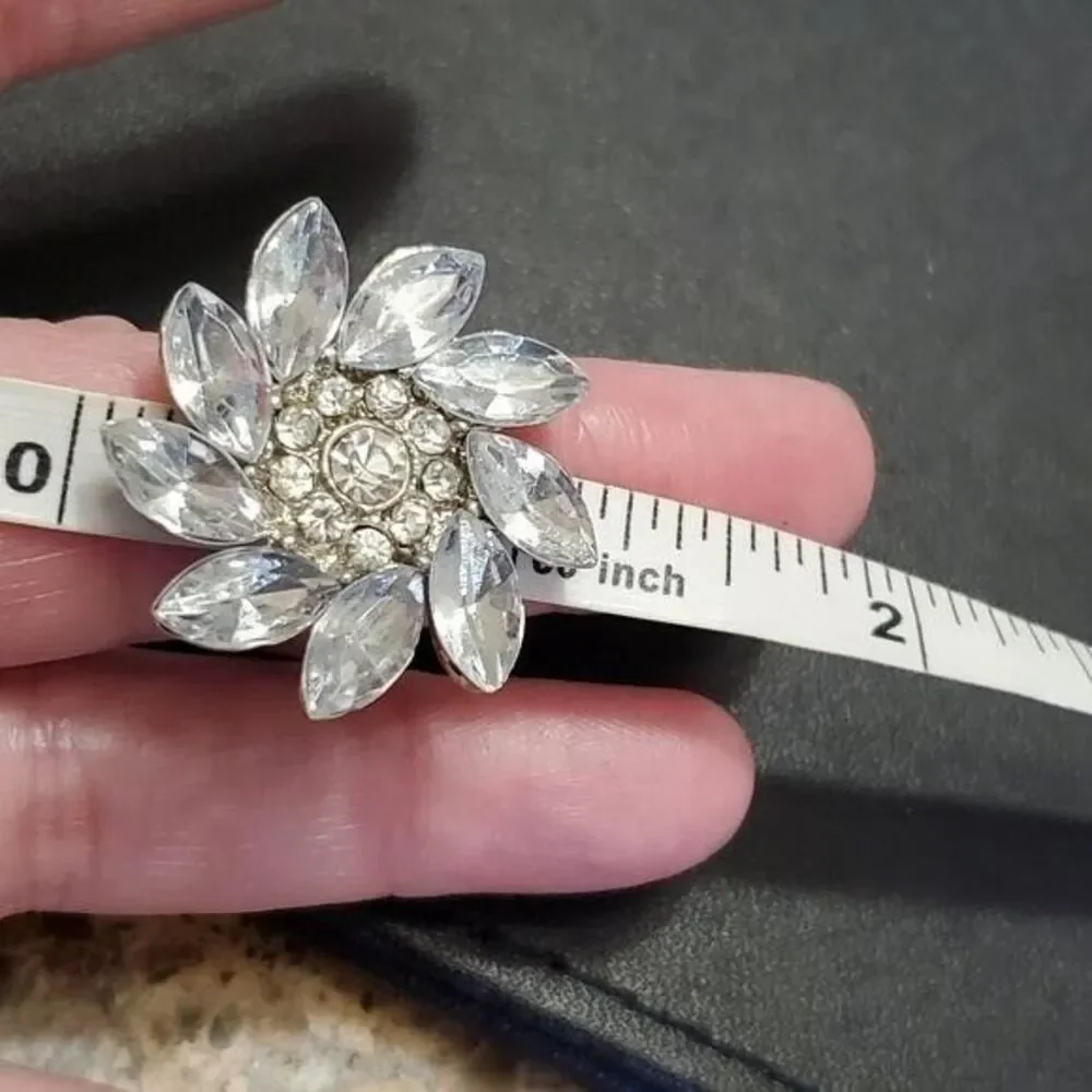Silver tone clear rhinestone flower ring